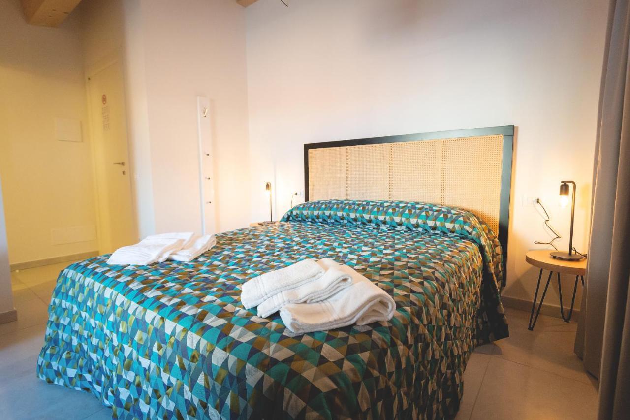 Via Siena 4 - Suites & Rooms มารินา ดิ เชชินา ภายนอก รูปภาพ