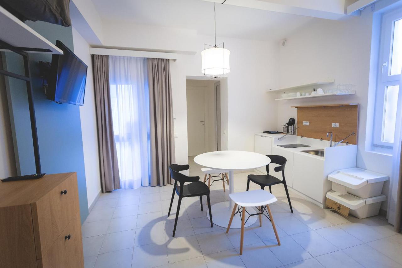 Via Siena 4 - Suites & Rooms มารินา ดิ เชชินา ภายนอก รูปภาพ