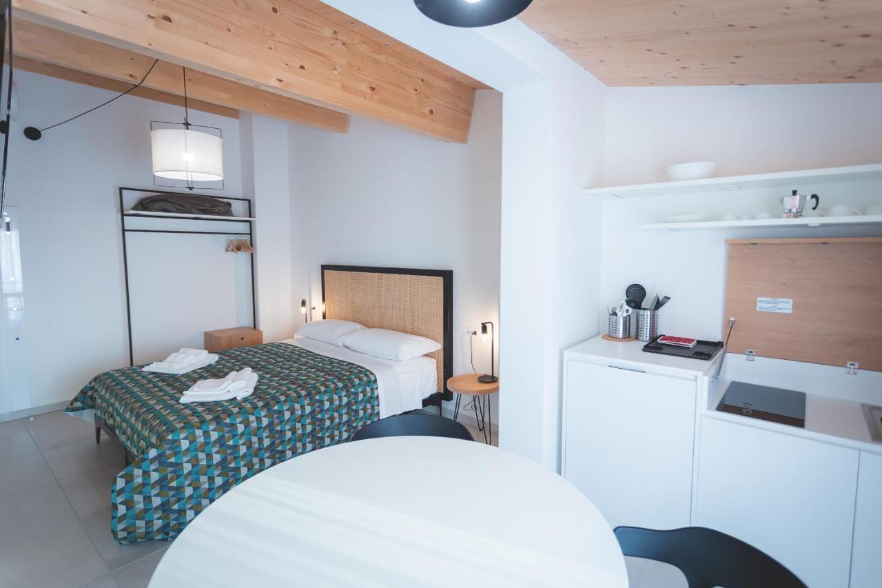 Via Siena 4 - Suites & Rooms มารินา ดิ เชชินา ภายนอก รูปภาพ
