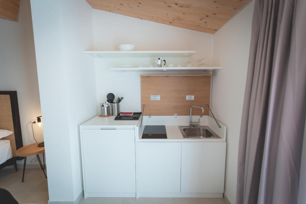 Via Siena 4 - Suites & Rooms มารินา ดิ เชชินา ภายนอก รูปภาพ