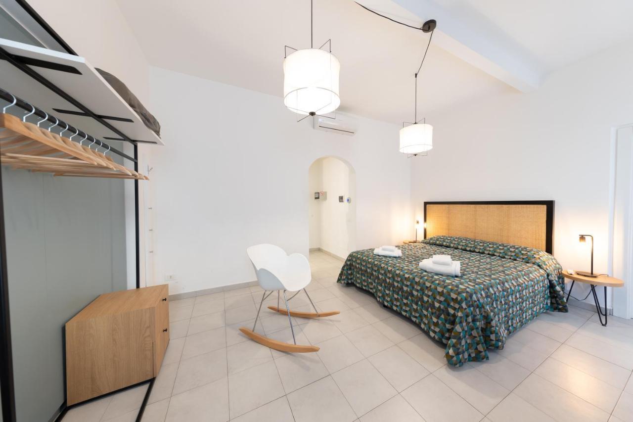 Via Siena 4 - Suites & Rooms มารินา ดิ เชชินา ภายนอก รูปภาพ