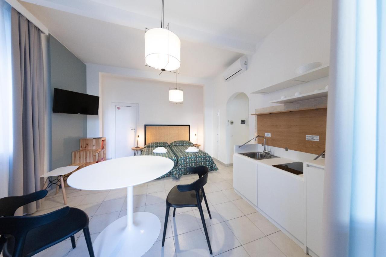 Via Siena 4 - Suites & Rooms มารินา ดิ เชชินา ภายนอก รูปภาพ