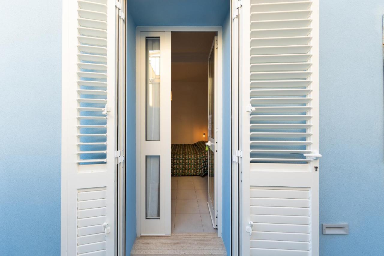 Via Siena 4 - Suites & Rooms มารินา ดิ เชชินา ภายนอก รูปภาพ