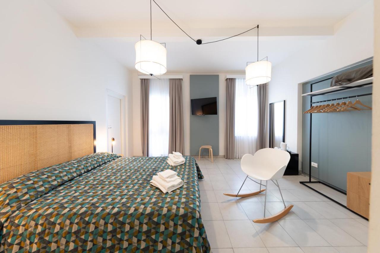 Via Siena 4 - Suites & Rooms มารินา ดิ เชชินา ภายนอก รูปภาพ